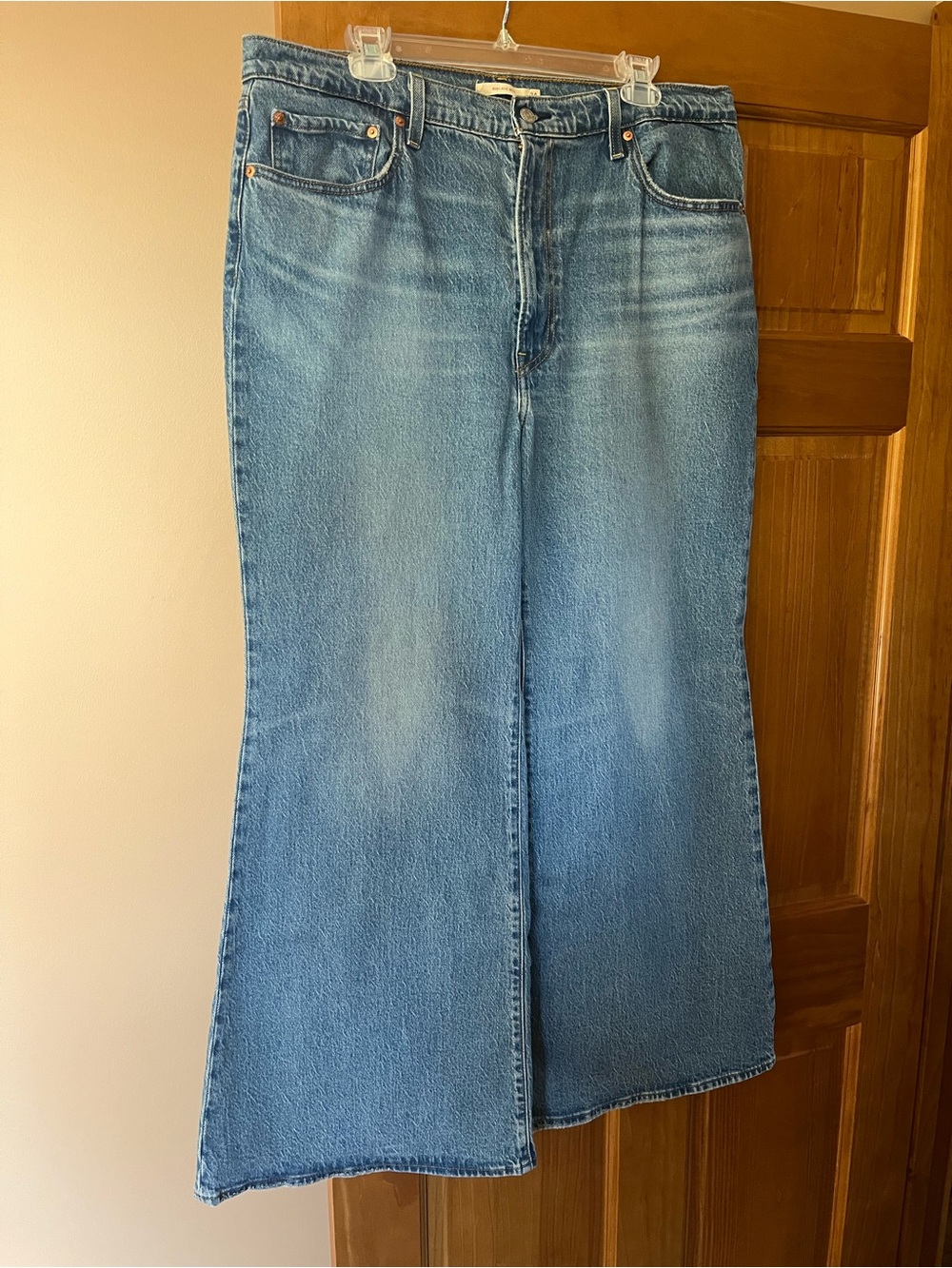 Levi High-Waist Blue Denim Jeans for Women that are wide leg